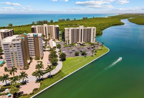 Private sunsets over the Gulf immaculate 3BR at Gulf Breeze