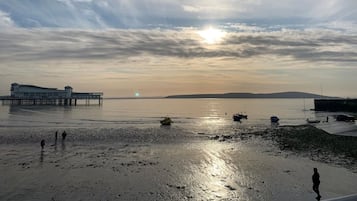 Una spiaggia nelle vicinanze