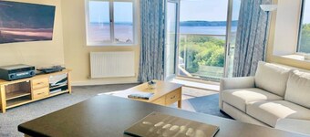 Homely 2 bedroom apartment&stunning seaside views