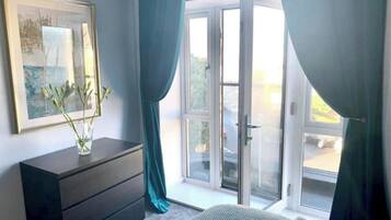 2 bedrooms, iron/ironing board, free WiFi, bed sheets