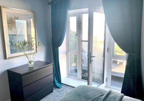 2 bedrooms, iron/ironing board, free WiFi, bed sheets - Homely 2 bedroom apartment&stunning seaside views (Weston super mare)