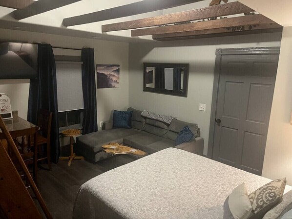 Iron/ironing board, travel cot, WiFi, bed sheets