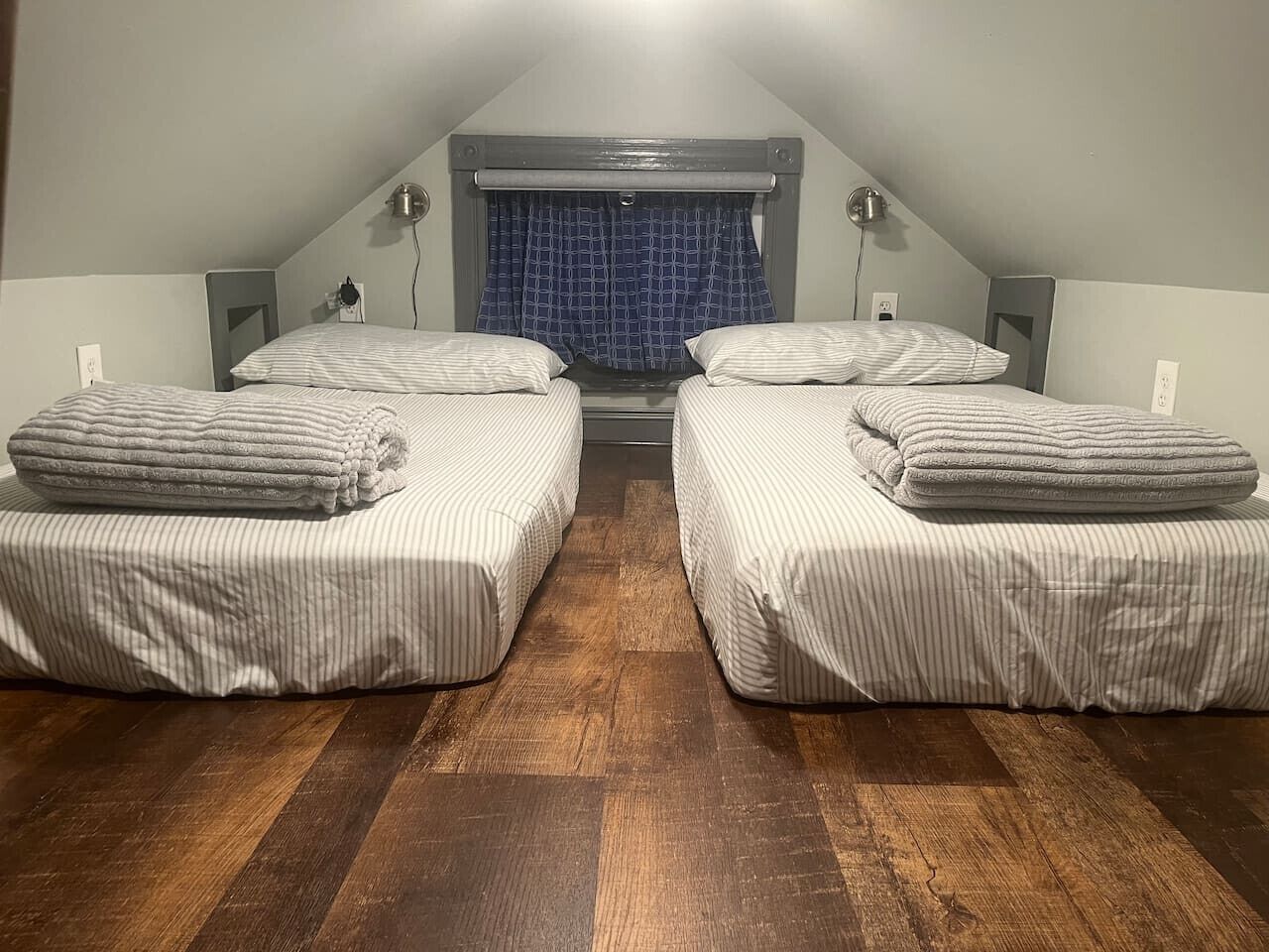 Fer et planche à repasser, lit parapluie, Wi-Fi, draps fournis