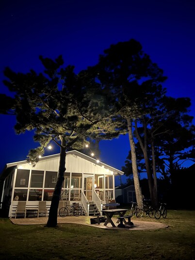 Waterfront Harbor Home, Sunset Views, Fireplace, Private dock and Boat Slip