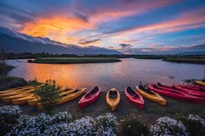 Lake - Shanshui Qingju Inn (Dali)