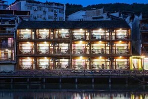 المنشأة من الخارج