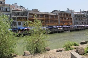 المنشأة من الخارج