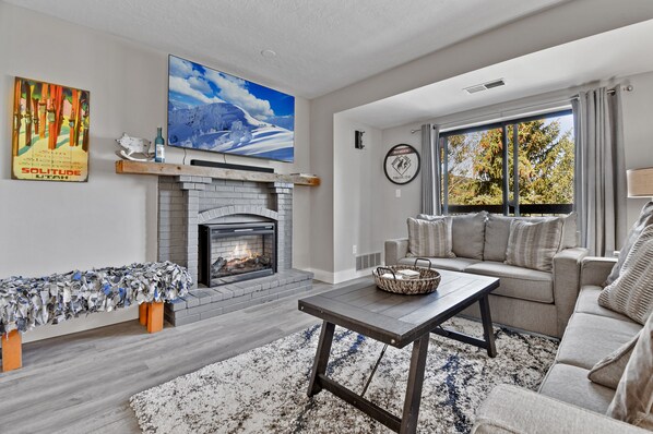 Flat-screen TV - Shadow Ridge by Luxury Mountain Destinat (Park City)