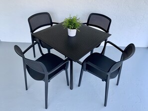 Outdoor dining - “The Sequel” - King bed - Renovated - near IMG (Bradenton)