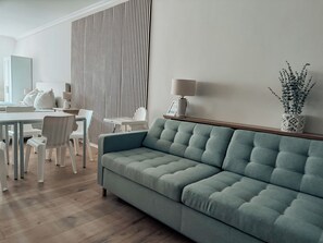 *Family* 1-Room Apartment with Bathroom | Área de estar | TV de tela plana 32 polegadas com canais a cabo, TV