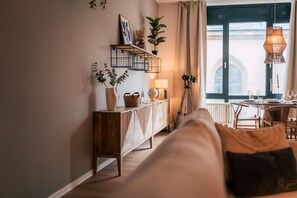 *Metropolitan* 1-Room Apartment with Kitchen | View from room - Luga Homes - Nikolaikirche  (Leipzig)