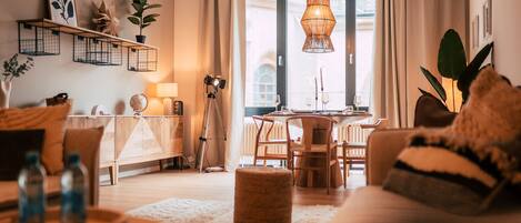 *Metropolitan* 1-bedroom apartment with kitchen - Grimmaische Str. 23 | Área de sala de estar | Televisión de pantalla plana de 32 pulgadas con canales por cable