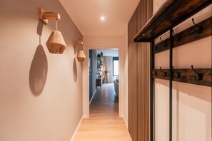 *Metropolitan* 1-Room Apartment with Kitchen | Individually decorated, individually furnished, cribs/infant beds - Luga Homes - Nikolaikirche  (Leipzig)