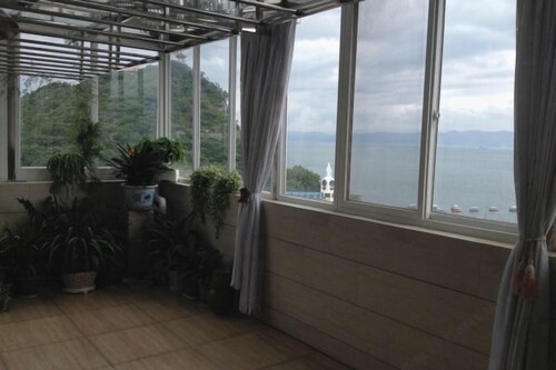 Fuxian Lake Coastline Express Hotel (Luchong Scenic Area)