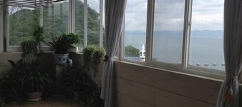 Fuxian Lake Coastline Express Hotel (Luchong Scenic Area)