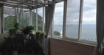 Fuxian Lake Coastline Express Hotel (Luchong Scenic Area)