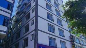 A multi-story building with a sign for "Coastline Hotel" and another sign for "Seafood Restaurant". - Fuxian Lake Coastline Express Hotel (Luchong Scenic Area) (Chengjiang)
