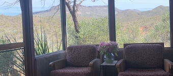 "House of light" 360' views saguaro forests, canyons, mesas & mountains