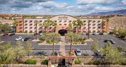 Beautiful Condo at the Springs By Cool Properties