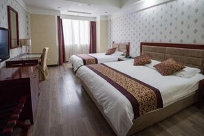 A hotel room with two beds, a TV, a desk, and a chair. - Yong Xing Holiday Hotel (Zhoushan)