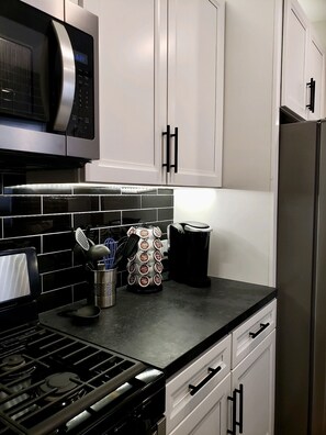 Fridge, microwave, oven, stovetop - Private Dog Welcoming Ocean Beach Hideaway (San Diego)