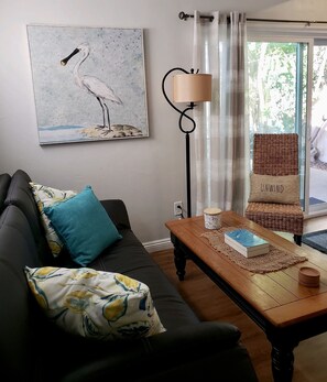 Smart TV - Private Dog Welcoming Ocean Beach Hideaway (San Diego)