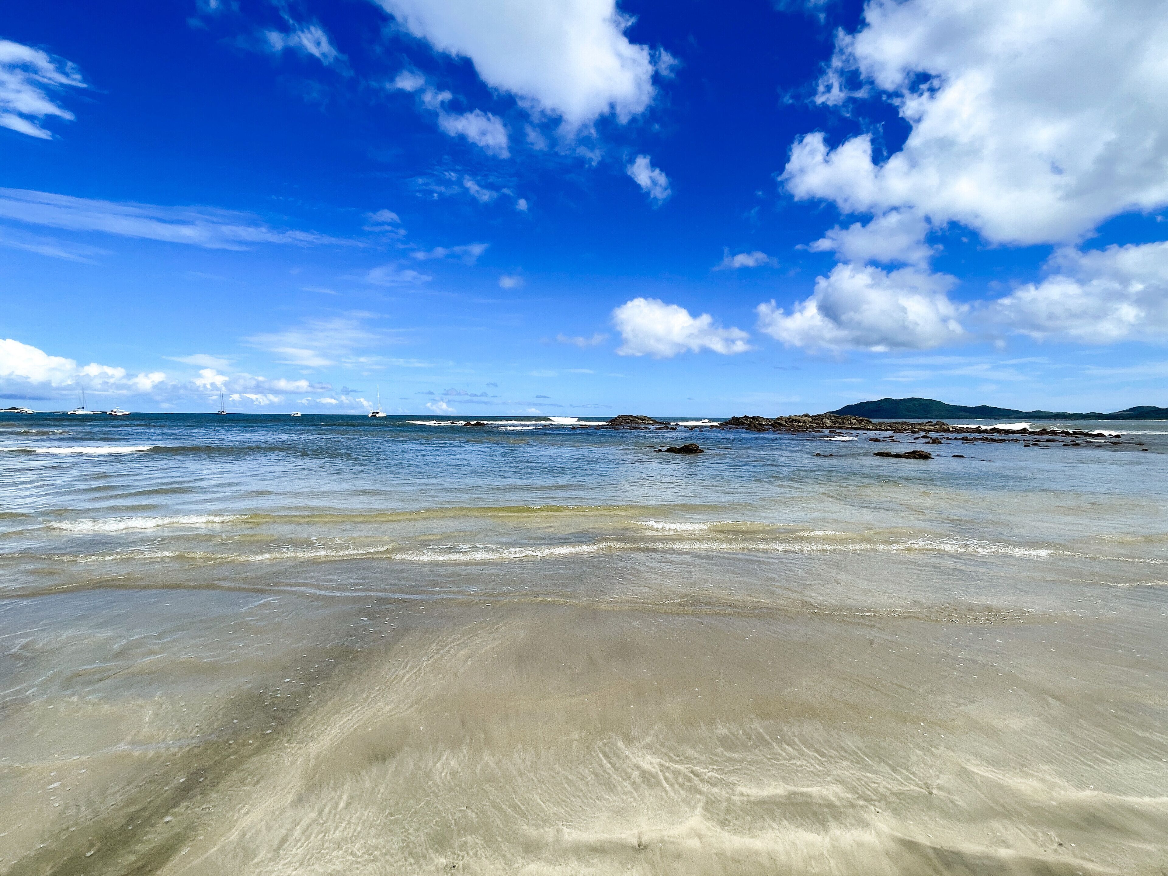 Beach nearby, sun-loungers, beach towels