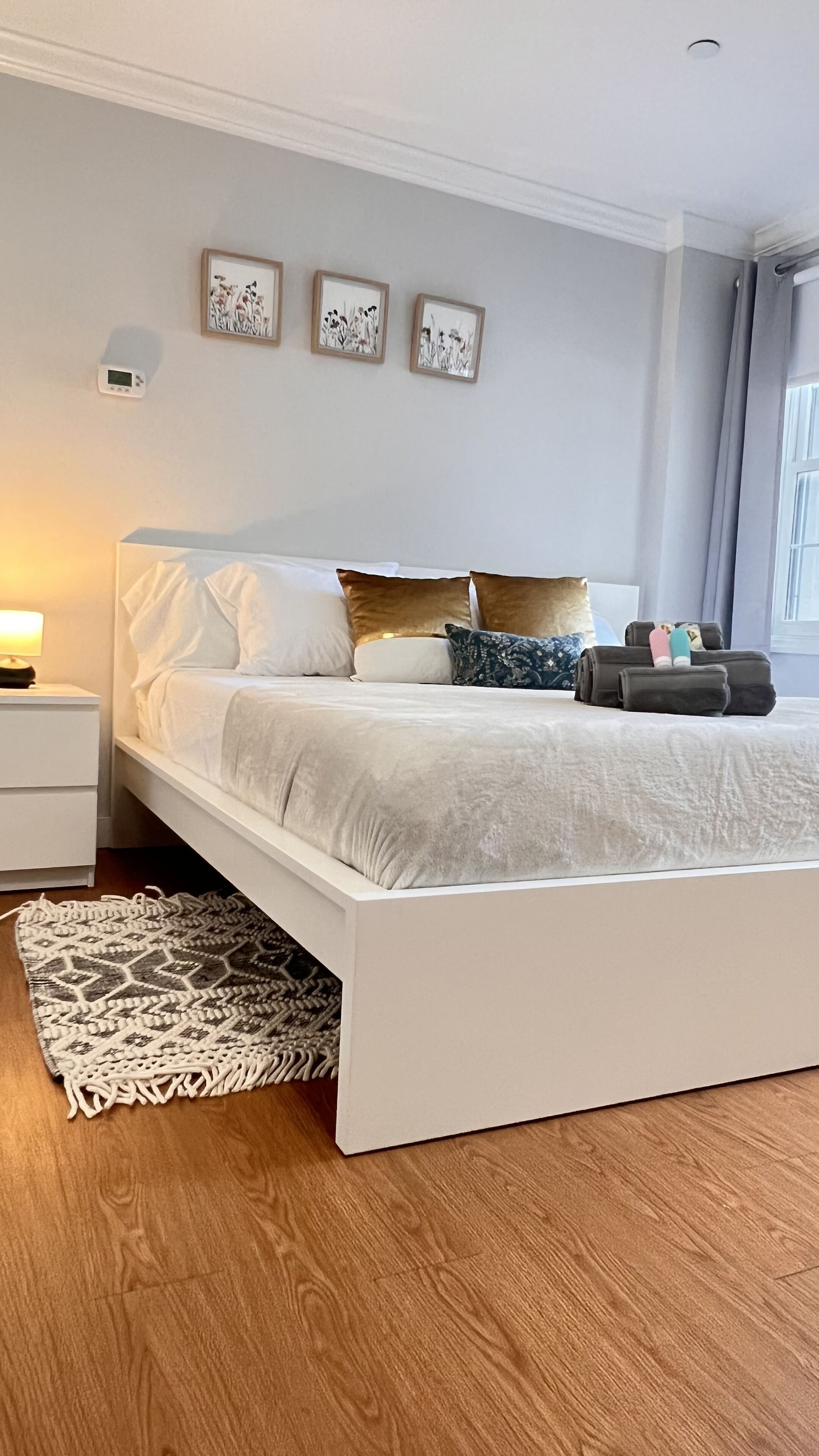 Modern studio with King bed -3 mins from downtown SONO