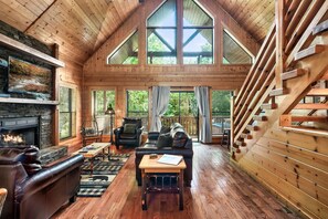 Smart TV, chimenea, videojuegos y futbolito 