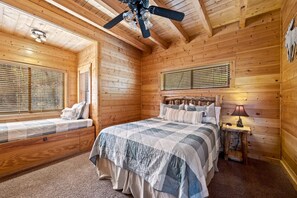 4 chambres, coffres-forts dans les chambres, bureau