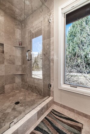 Combined shower/tub