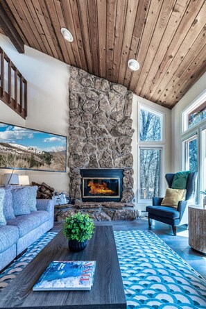 TV, fireplace - Eagle Vail Inside HotTub& Sauna Perfect Location (Avon)
