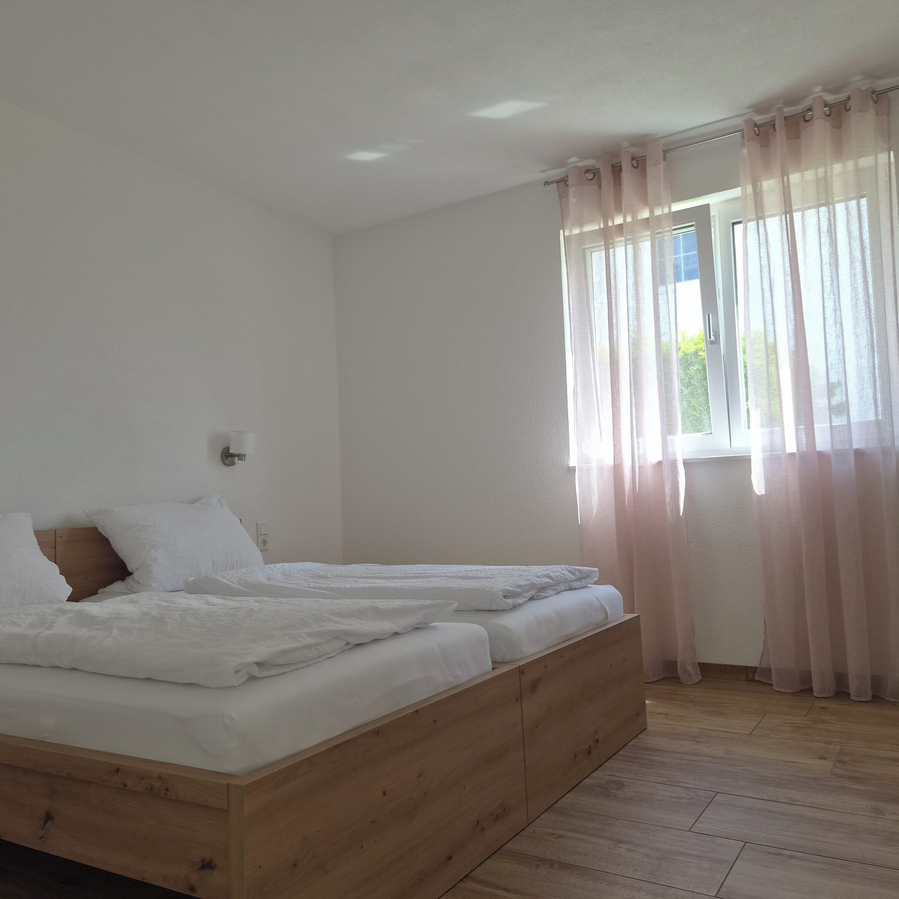 2 bedrooms, travel crib, free WiFi, bed sheets