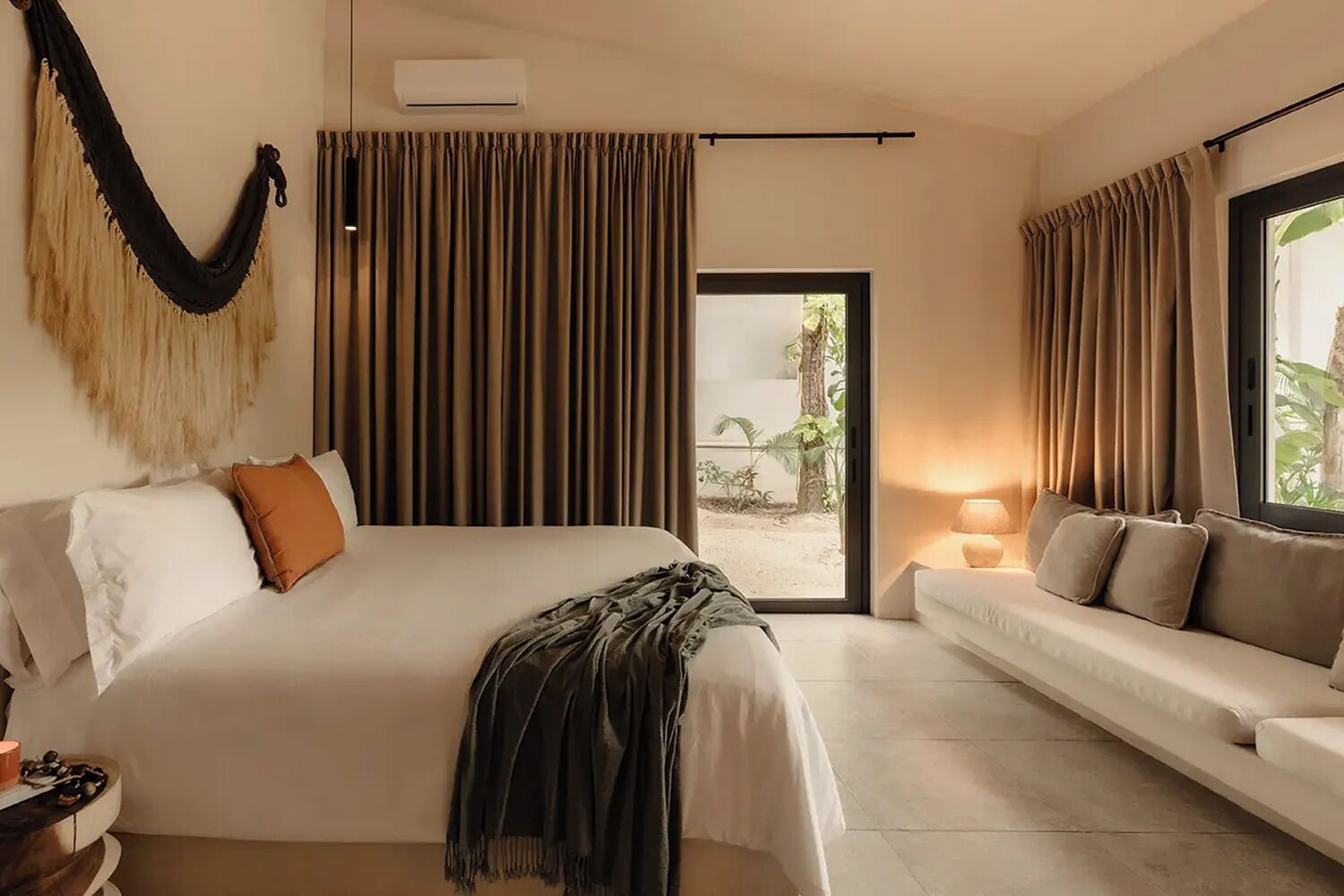 4 bedrooms, iron/ironing board, travel crib, free WiFi