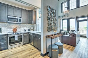 Fridge, microwave, stovetop, dishwasher - Central Atlantic Station Loft Near Mercedes-Benz! (Atlanta)