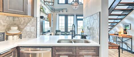Fridge, microwave, stovetop, dishwasher