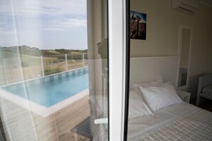 Estúdio standard, ao lado da piscina | Roupas de cama antialérgicas, edredons de pluma, berços grátis
