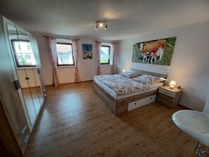 3 habitaciones, cuna de viaje, wifi gratis y ropa de cama 