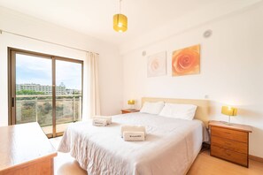 2 habitaciones, tabla de planchar con plancha y acceso a internet 