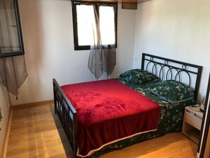 4 chambres, fer et planche à repasser, Wi-Fi gratuit, draps fournis