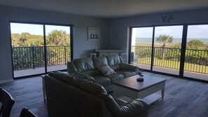 Smart TV, video games, books, printers - Stunning Direct Oceanfront Condo Oasis - Watch Rocket Launches (Cocoa Beach)