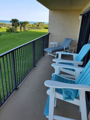 Property grounds - Stunning Direct Oceanfront Condo Oasis - Watch Rocket Launches (Cocoa Beach)