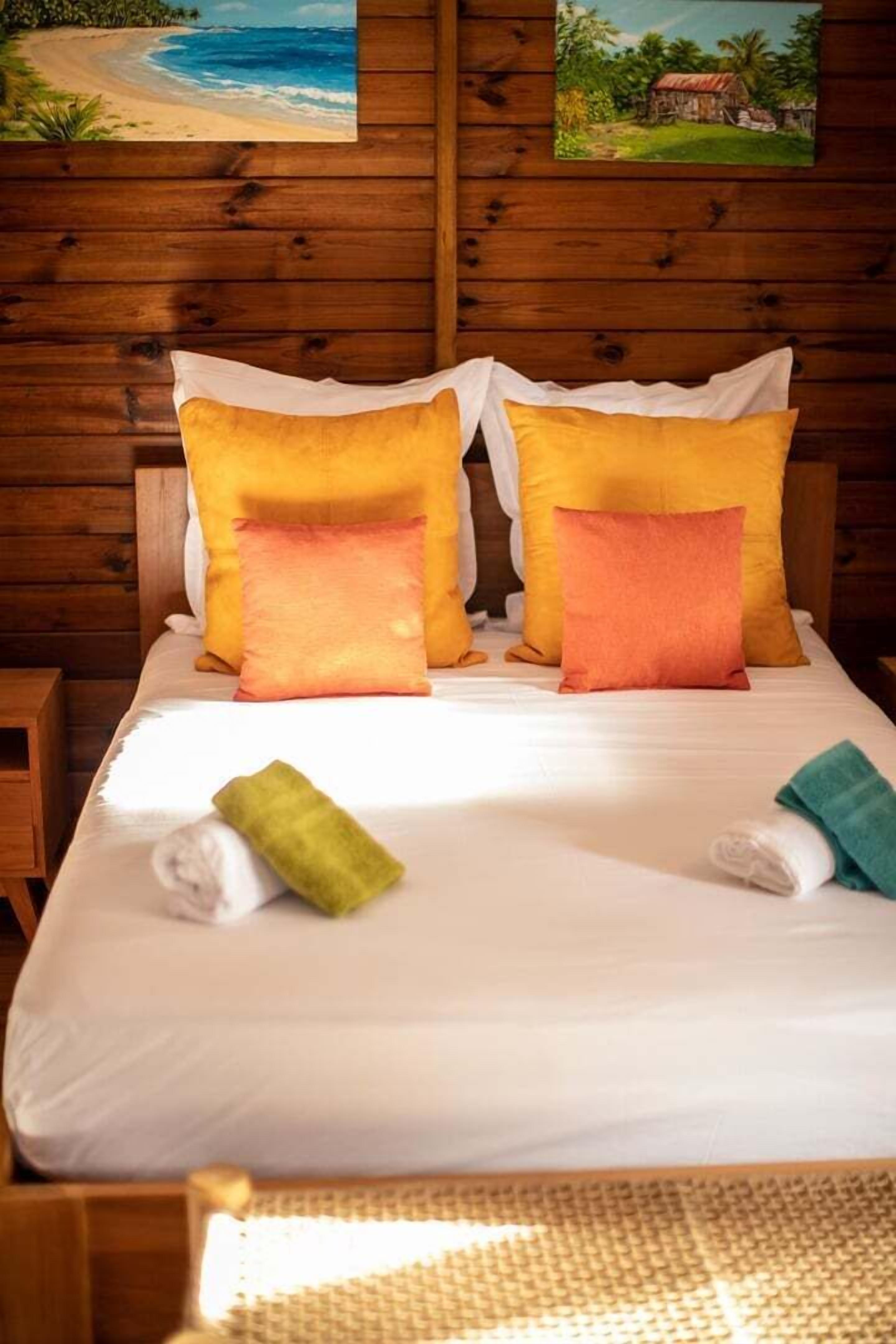 1 bedroom, iron/ironing board, internet, bed sheets