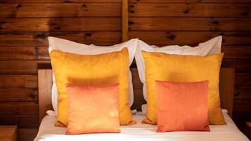 1 bedroom, iron/ironing board, internet, bed sheets