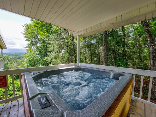 Outdoor spa tub