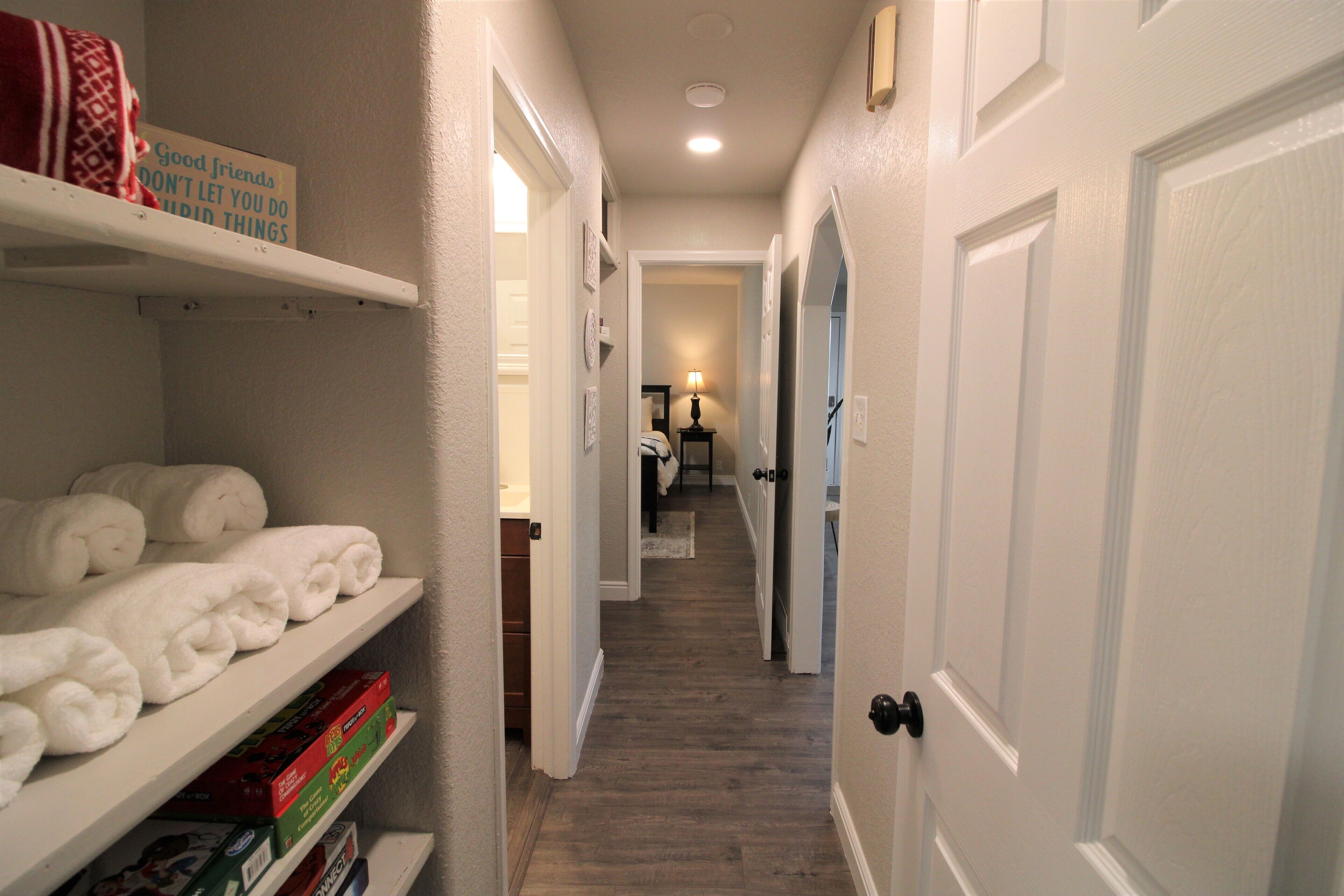 2 camere, una scrivania, Wi-Fi gratuito, lenzuola