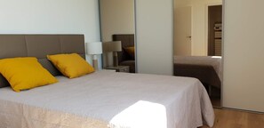 3 Schlafzimmer, Schreibtisch, kostenloses WLAN, BettwÀsche