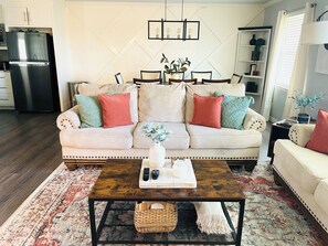 Smart TV, chimenea, videojuegos