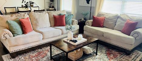 TV connectée, cheminée, jeux vidéo