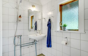 Shower - 2 bedroom beautiful home in Strøby (Strøby)